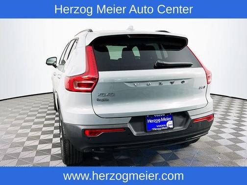 2026 Volvo XC40 B5 Plus