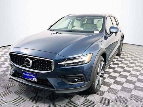 2026 Volvo V60 Cross Country B5 Plus