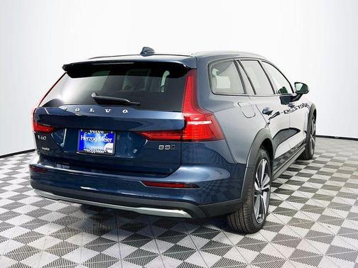 2026 Volvo V60 Cross Country B5 Plus