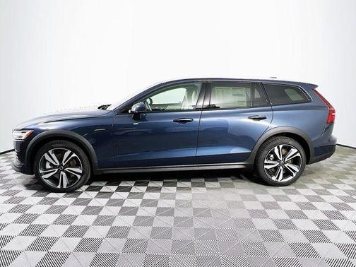2026 Volvo V60 Cross Country B5 Plus