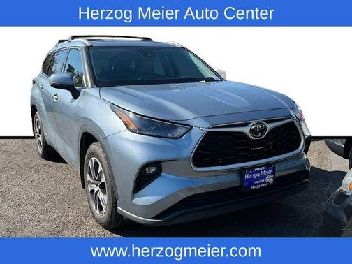 Moon Dust 2022 Toyota Highlander XLE
