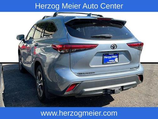 Moon Dust 2022 Toyota Highlander XLE