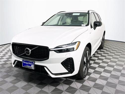2025 Volvo XC60 Plug-In Hybrid T8 Plus