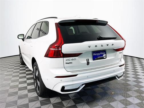 2025 Volvo XC60 Plug-In Hybrid T8 Plus