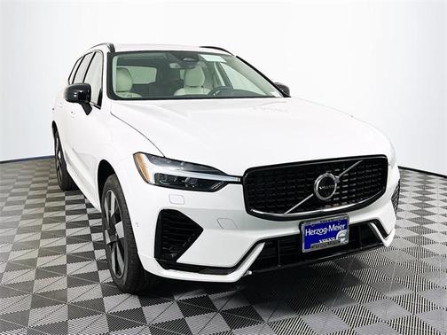 2025 Volvo XC60 Plug-In Hybrid T8 Plus
