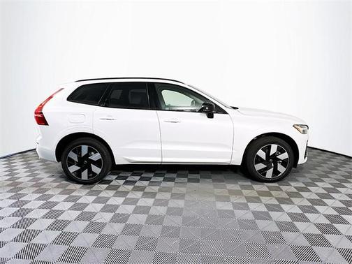 2025 Volvo XC60 Plug-In Hybrid T8 Plus