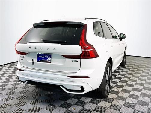 2025 Volvo XC60 Plug-In Hybrid T8 Plus