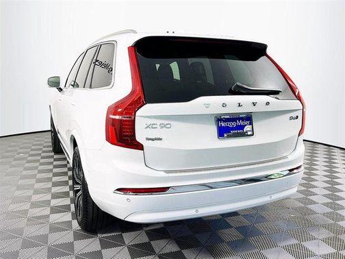 2025 Volvo XC90 B6 Plus 7-Seater