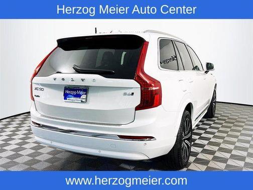 2025 Volvo XC90 B6 Plus 7-Seater