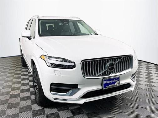 2025 Volvo XC90 B6 Plus 7-Seater