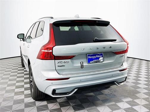 2025 Volvo XC60 B5 Core