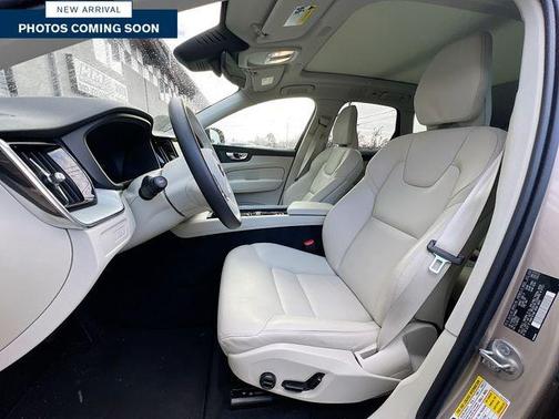 2024 Volvo XC60 Recharge Plug-In Hybrid T8 Plus Dark Theme