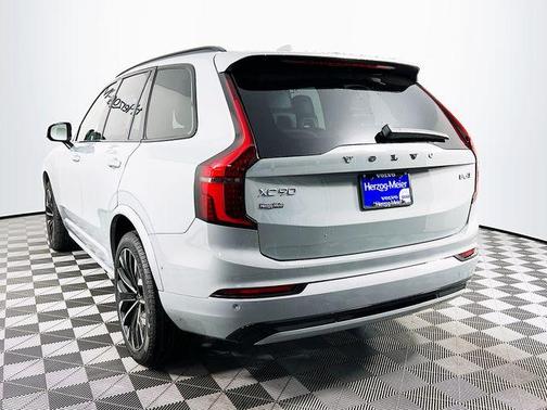 2026 Volvo XC90 B6 Ultra Dark Theme 7-Seater