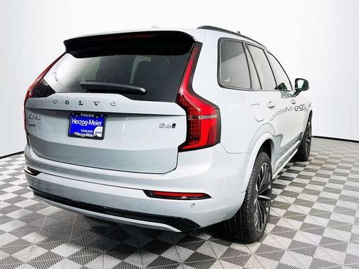 2026 Volvo XC90 B6 Ultra Dark Theme 7-Seater