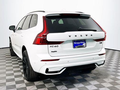 Crystal White Metallic 2026 Volvo XC60 Plug-In Hybrid T8 Ultra Black Edition