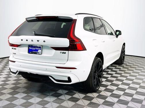 Crystal White Metallic 2026 Volvo XC60 Plug-In Hybrid T8 Ultra Black Edition