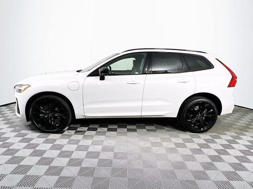 Crystal White Metallic 2026 Volvo XC60 Plug-In Hybrid T8 Ultra Black Edition