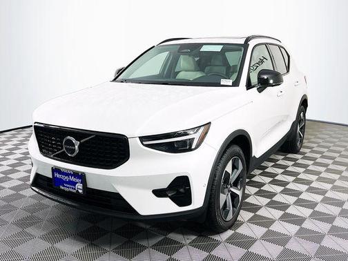 2026 Volvo XC40 B5 Plus