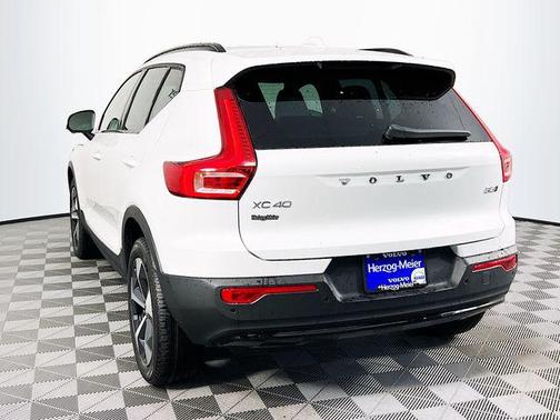 2026 Volvo XC40 B5 Plus