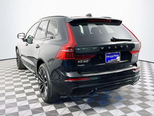 Onyx Black Metallic 2026 Volvo XC60 B5 Ultra
