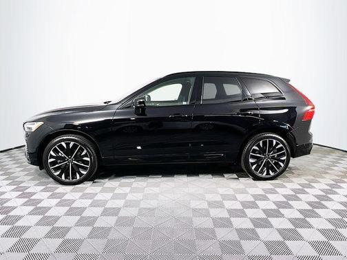 Onyx Black Metallic 2026 Volvo XC60 B5 Ultra