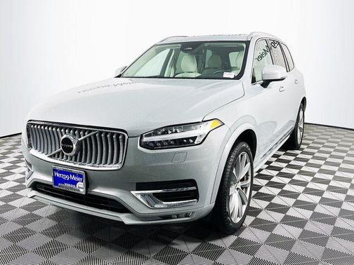 2025 Volvo XC90 B5 Core