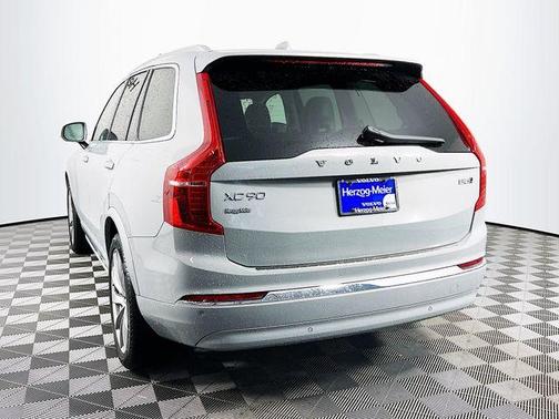 2025 Volvo XC90 B5 Core