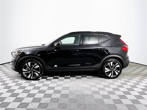 2025 Volvo XC40 B5 Plus Dark Theme
