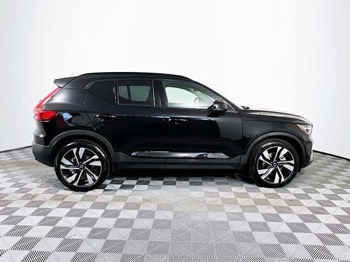 2025 Volvo XC40 B5 Plus Dark Theme