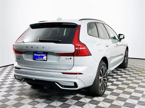 2025 Volvo XC60 B5 Plus