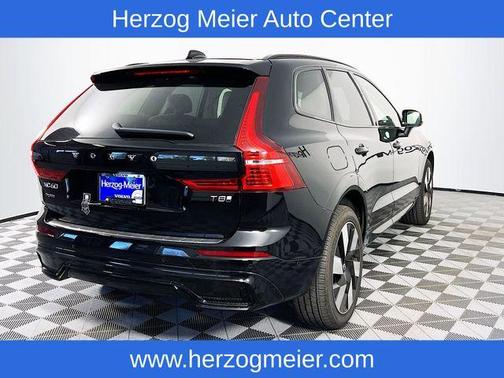 2025 Volvo XC60 Plug-In Hybrid T8 Plus