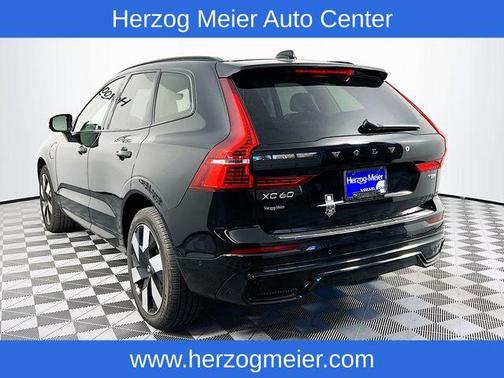 2025 Volvo XC60 Plug-In Hybrid T8 Plus