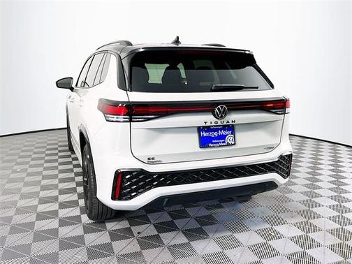 2025 Volkswagen Tiguan 2.0T SE R-Line Black