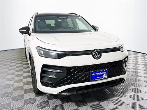 2025 Volkswagen Tiguan 2.0T SE R-Line Black