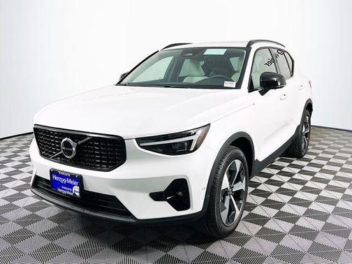 Crystal White 2026 Volvo XC40 B5 Plus