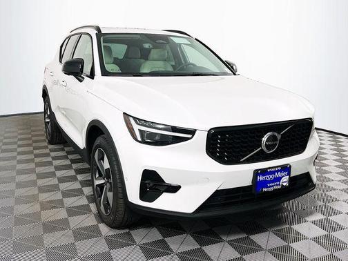 Crystal White 2026 Volvo XC40 B5 Plus