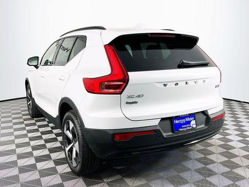 Crystal White 2026 Volvo XC40 B5 Plus