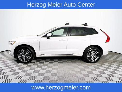 Crystal White 2021 Volvo XC60 Recharge Plug-In Hybrid T8 Inscription Expression