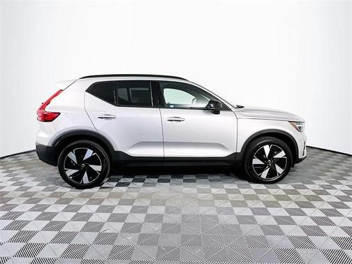 2025 Volvo EX40 Single Motor Extended Range Core