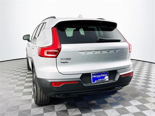 2025 Volvo EX40 Single Motor Extended Range Core
