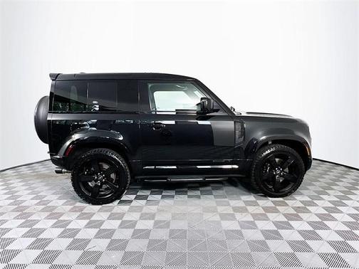 2023 Land Rover Defender 90 V8