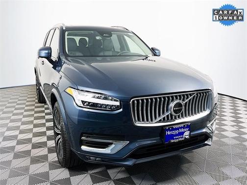 2025 Volvo XC90 B6 Plus 7-Seater
