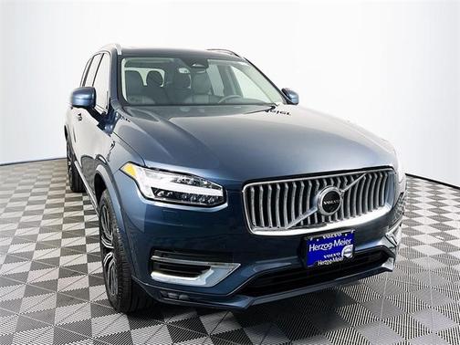 2025 Volvo XC90 B6 Plus 7-Seater