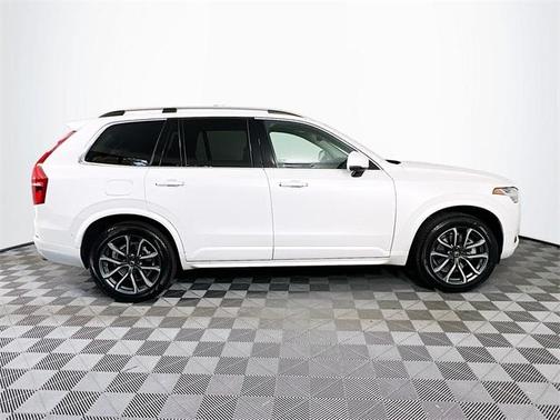 2017 Volvo XC90 T6 Momentum