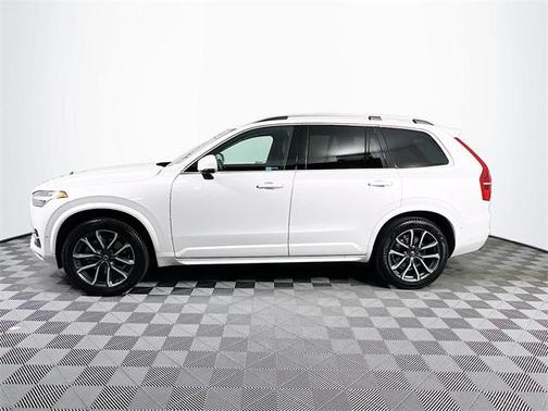 2017 Volvo XC90 T6 Momentum