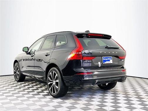2024 Volvo XC60 B5 Plus Dark Theme