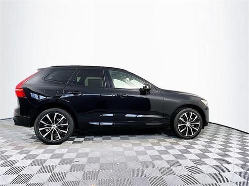 2024 Volvo XC60 B5 Plus Dark Theme