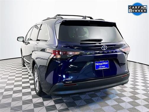 2024 Toyota Sienna LE