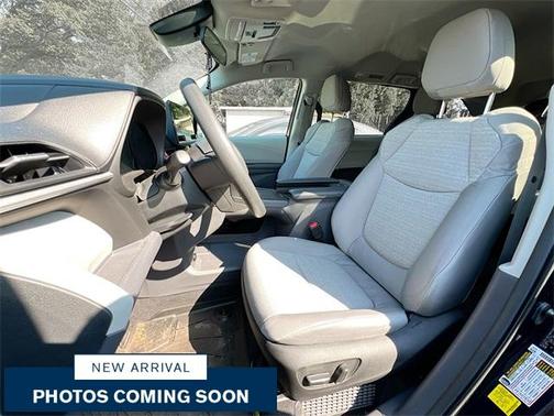 2024 Toyota Sienna LE
