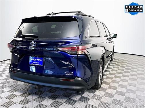 2024 Toyota Sienna LE